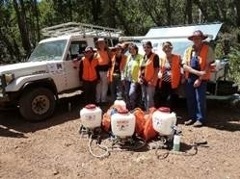 Image of a group of volunteers doing spraying works at Piesse Brook Reserve