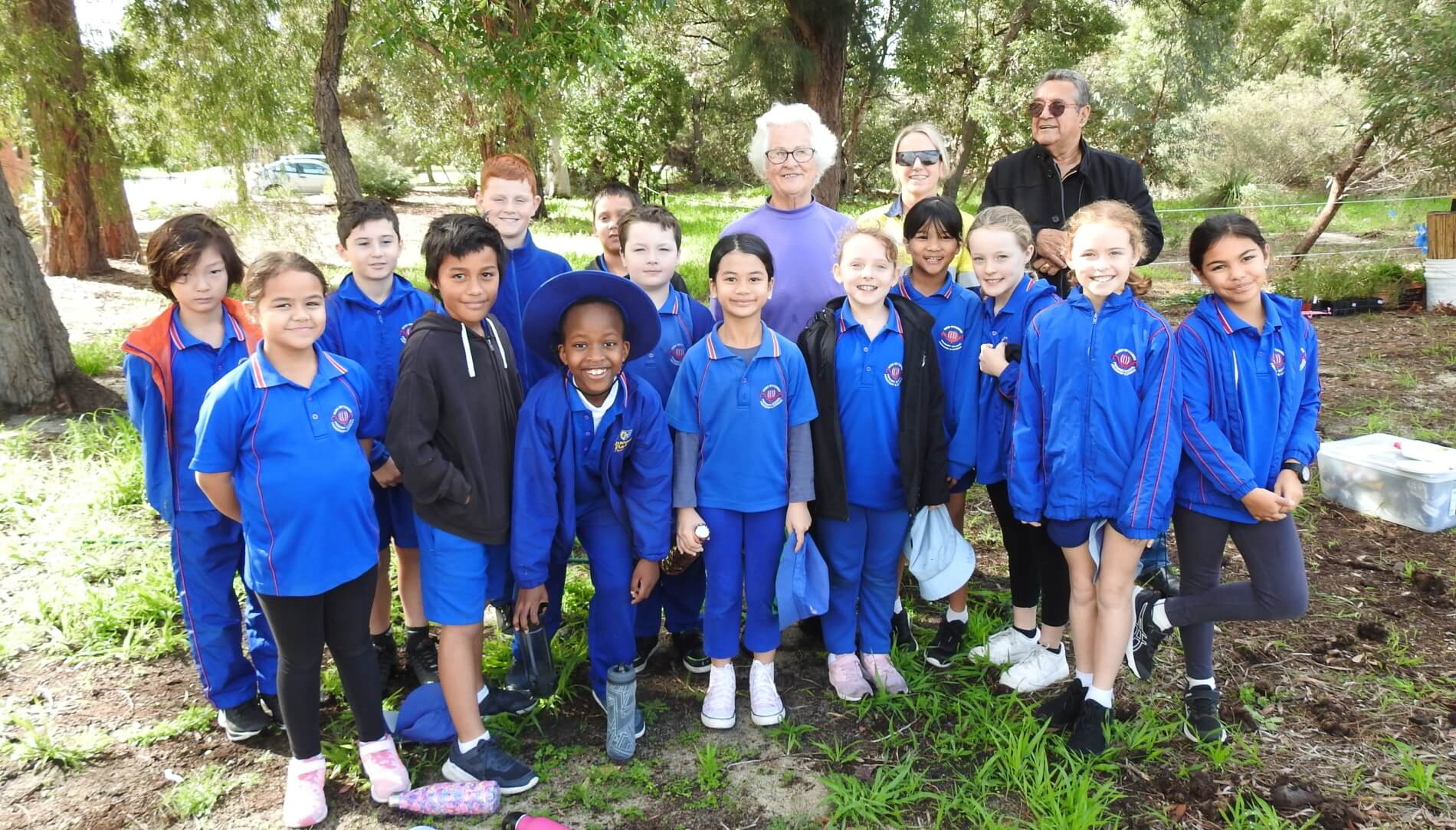 Senior Local Hero, Ms Eileen Stark with High Wycombe Students, City of Kalamunda Environmental Education and Engagement Officer Ms Taylor, and Uncle Neville Collard.