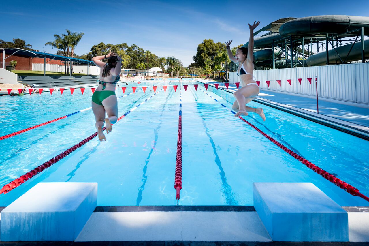Girls Jumping into 50m pool (2)